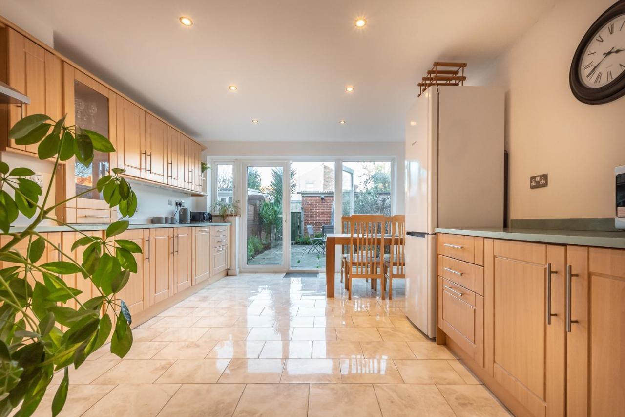 Best Price! Large Home For 4 - Smart Tv - Comfy Beds - Garden - 4 Single Beds Or 2 Doubles! Portsmouth Exterior foto